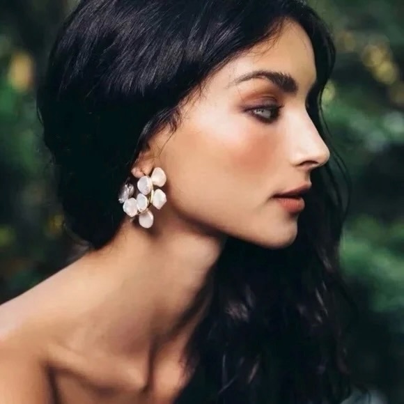 Cult Gaia Devora Keshi Freshwater Post Back Pearl Earrings - Picture 3 of 15